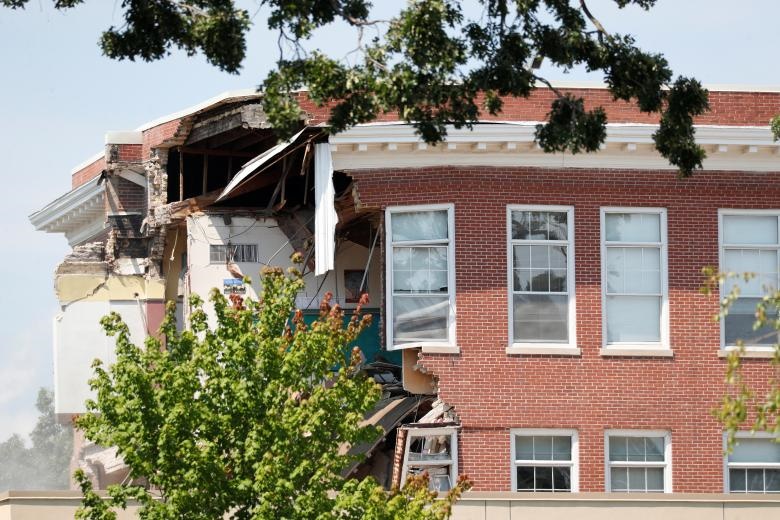 تصاویر | انفجار گاز در مدرسه‌ای در ایالت مینه‌سوتا در آمریکا 